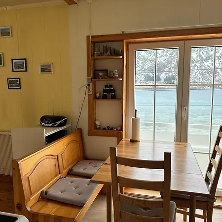 Lofotenhaus Direkt Am アパート Skjelfjord